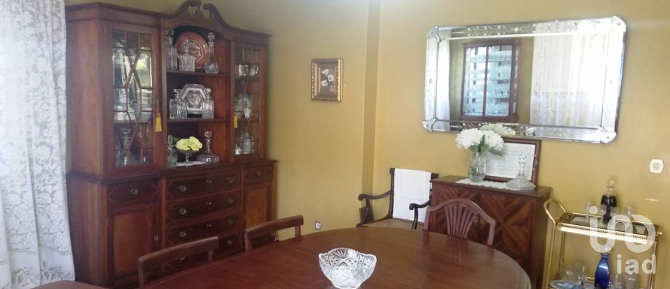 Casa tradicional T6 em Atouguia da Baleia de 315 m²