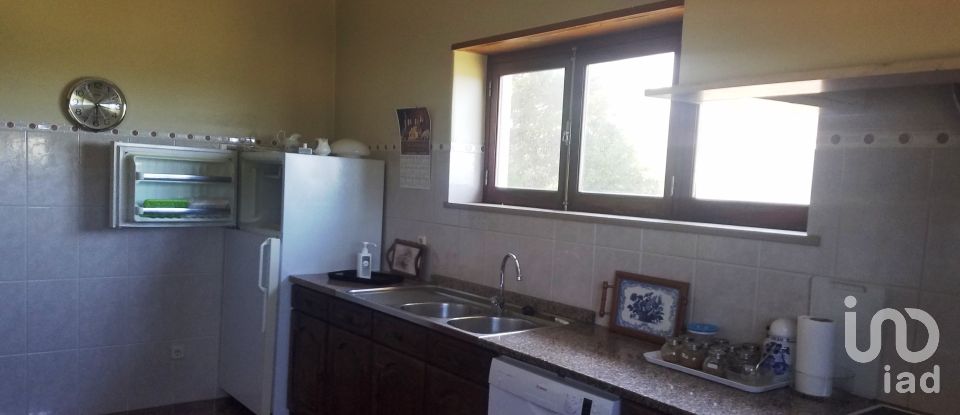 Casa tradicional T6 em Atouguia da Baleia de 315 m²