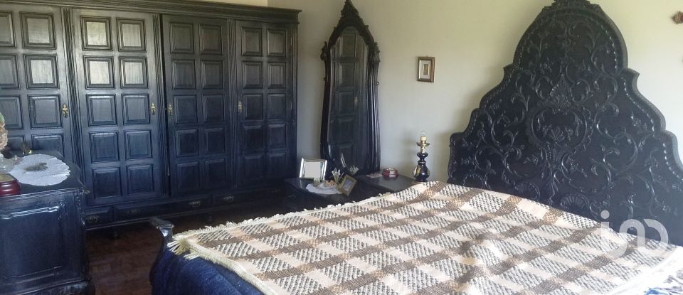 Casa tradicional T6 em Atouguia da Baleia de 315 m²