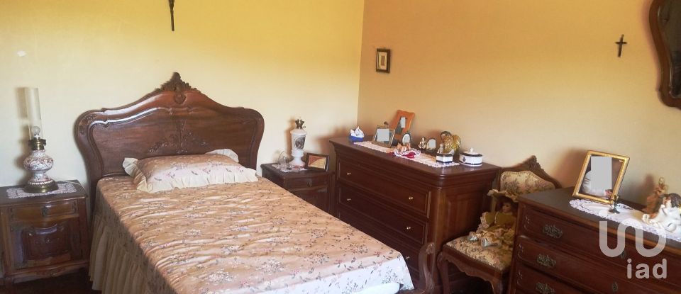 Casa tradicional T6 em Atouguia da Baleia de 315 m²