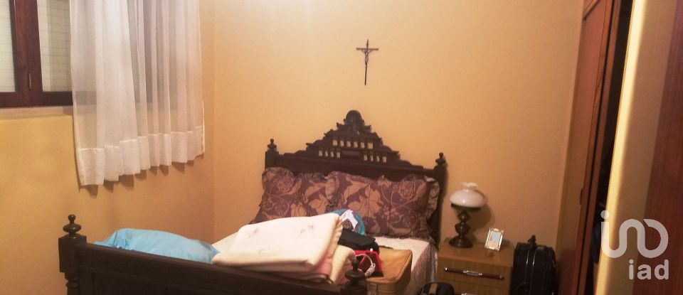 Casa tradicional T6 em Atouguia da Baleia de 315 m²