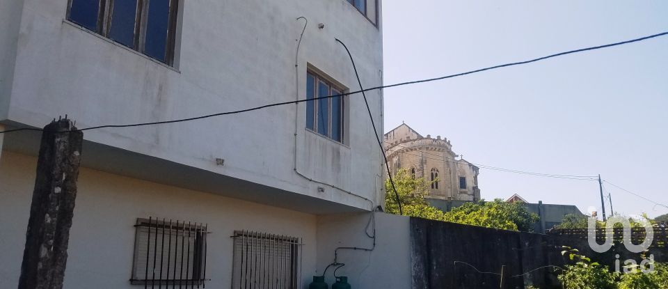 Casa tradicional T6 em Atouguia da Baleia de 315 m²