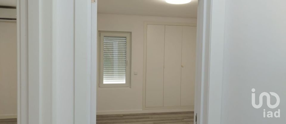 Apartamento T2 em Estômbar e Parchal de 76 m²