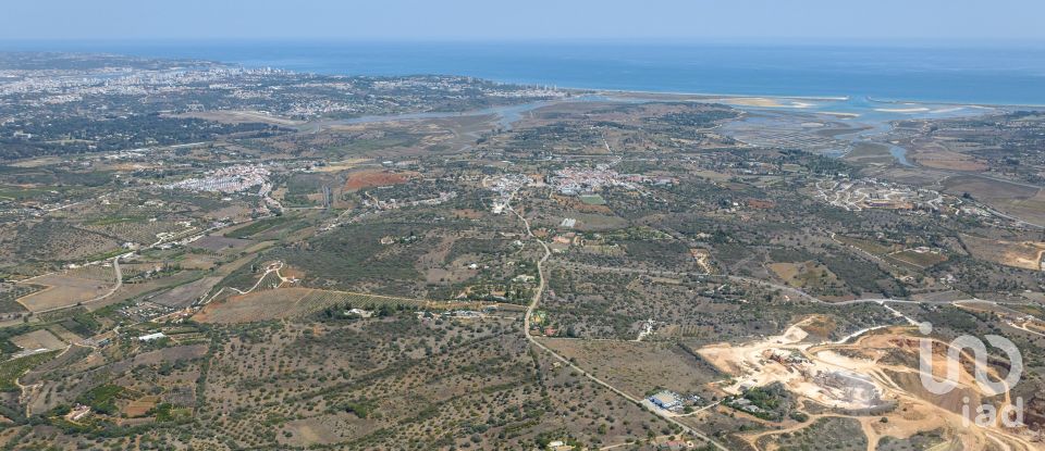 Building land in Mexilhoeira Grande of 300,000 m²