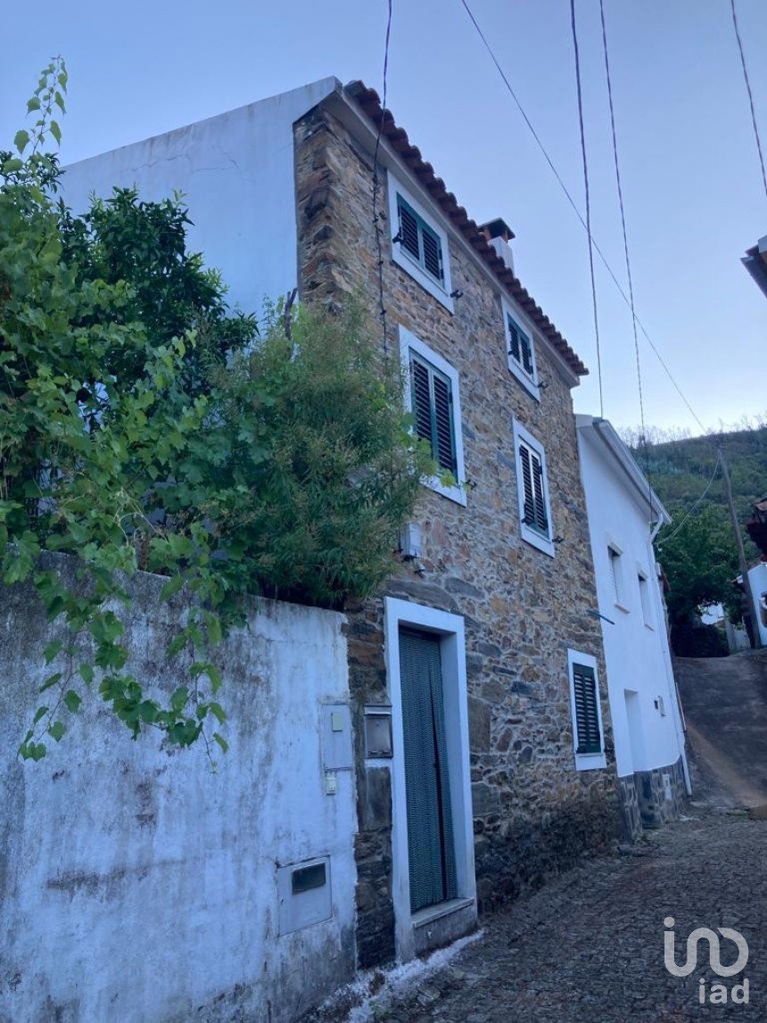 Casa de aldeia T2 em Sobreira Formosa e Alvito da Beira de 97 m²