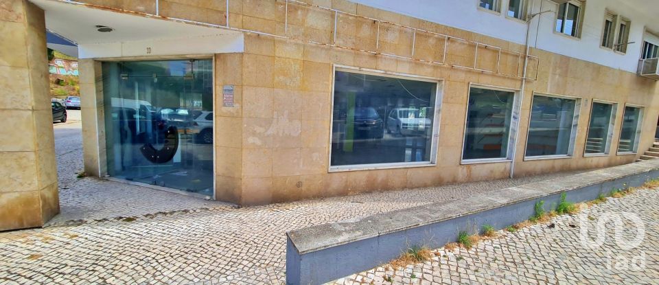 Boutique/Local commercial à Laranjeiro e Feijó de 347 m²