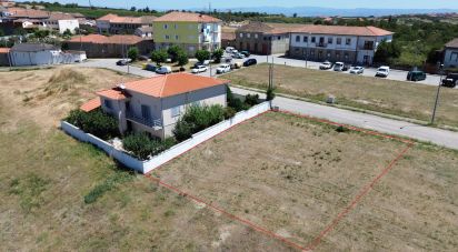 Terreno em Carrazedo de Montenegro e Curros de 450 m²