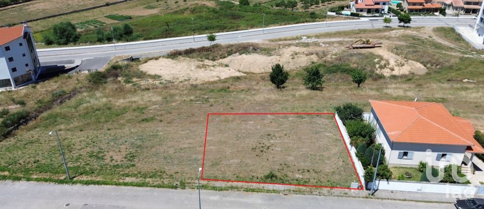 Terreno em Carrazedo de Montenegro e Curros de 450 m²