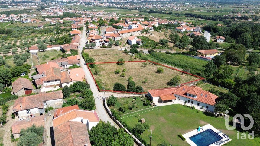 Terreno em Vilar de Nantes de 2 950 m²