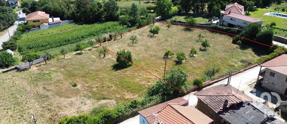 Terreno em Vilar de Nantes de 2 950 m²