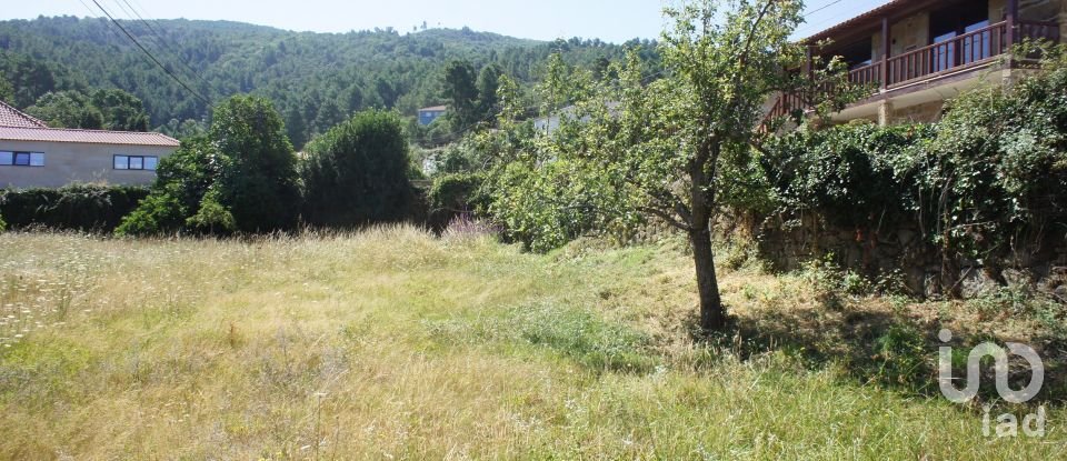 Terreno em Vilar de Nantes de 2 950 m²