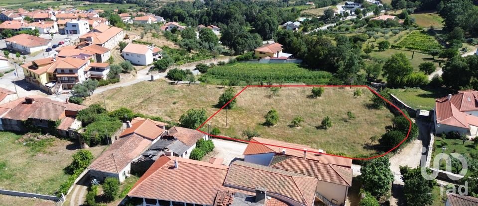 Terreno em Vilar de Nantes de 2 950 m²