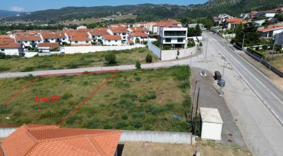 Terrain à Vilar de Nantes de 698 m²