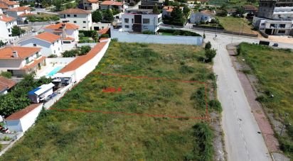 Terrain à Vilar de Nantes de 681 m²