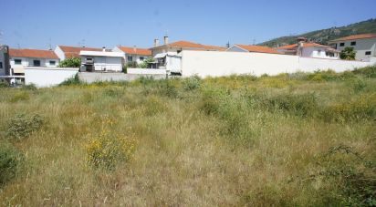 Terrain à Vilar de Nantes de 681 m²