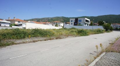 Terrain à Vilar de Nantes de 681 m²