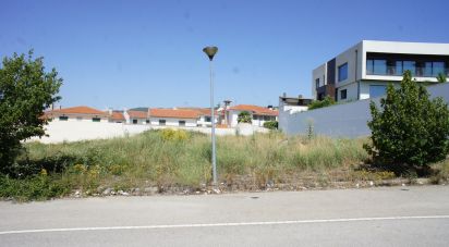 Terrain à Vilar de Nantes de 797 m²