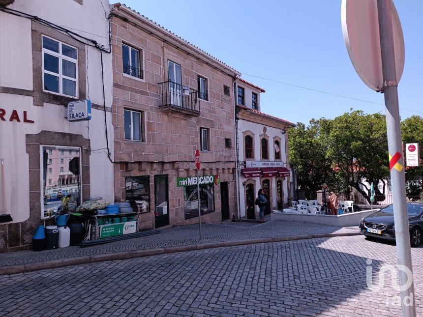 Immeuble à Gouveia de 240 m²