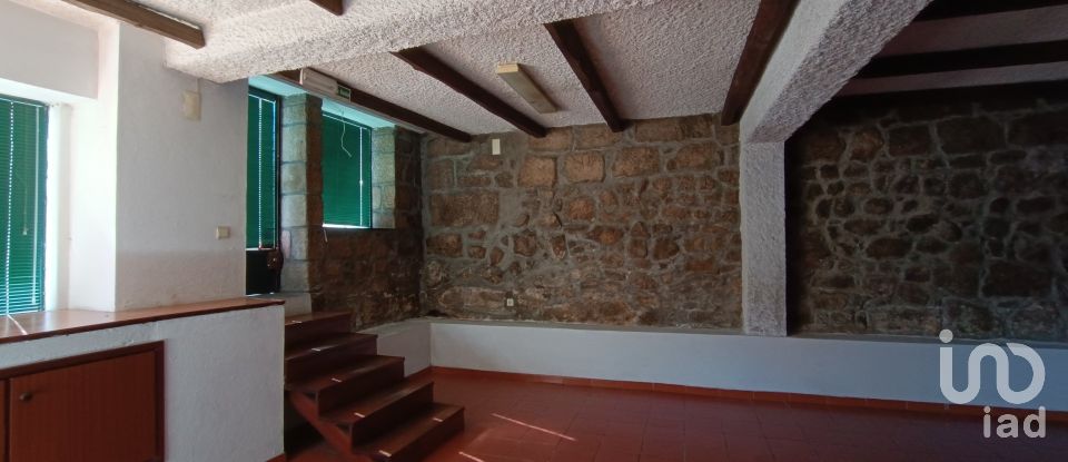 Immeuble à Gouveia de 240 m²