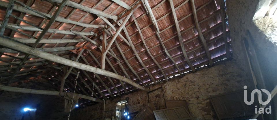 Maison de village T0 à Santo Isidoro de 163 m²