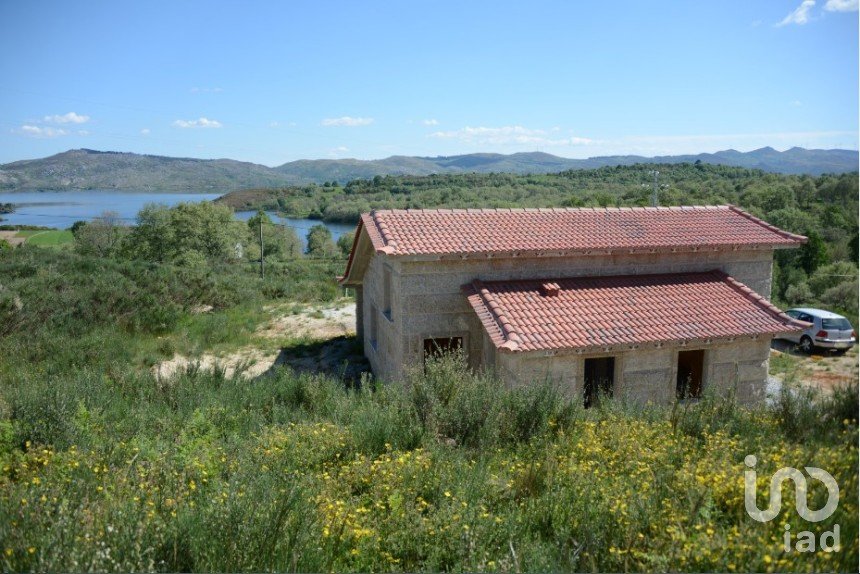 Land in Montalegre e Padroso of 9,250 m²