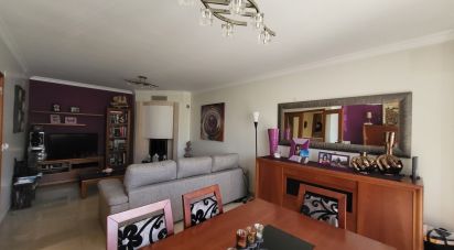 House T5 in Charneca De Caparica E Sobreda of 162 m²