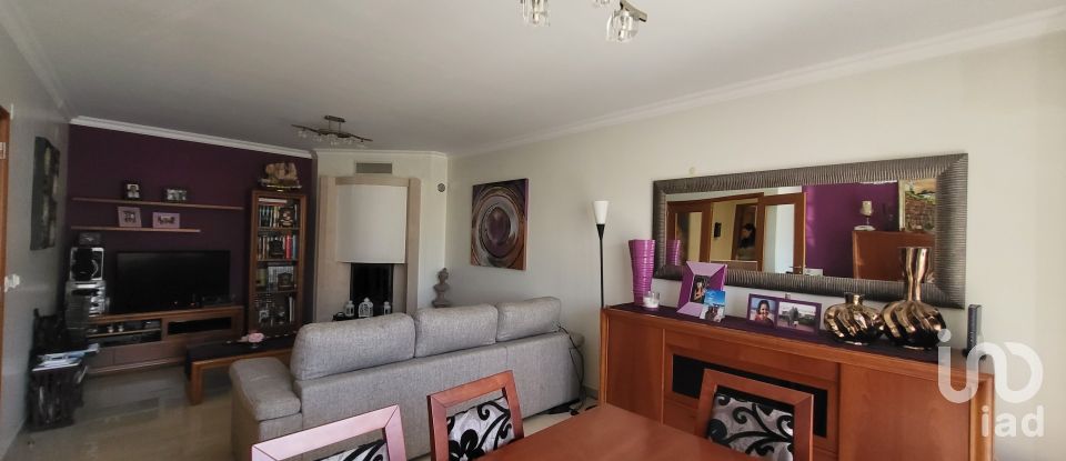 Moradia T5 em Charneca De Caparica E Sobreda de 162 m²