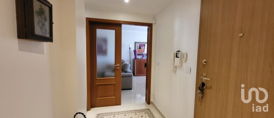 Moradia T5 em Charneca De Caparica E Sobreda de 162 m²