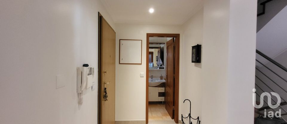 Moradia T5 em Charneca De Caparica E Sobreda de 162 m²