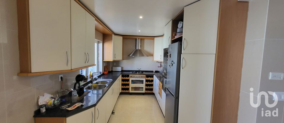 Moradia T5 em Charneca De Caparica E Sobreda de 162 m²