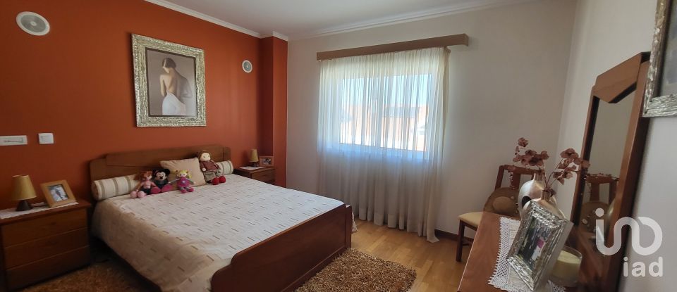 Moradia T5 em Charneca De Caparica E Sobreda de 162 m²