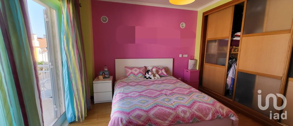 Moradia T5 em Charneca De Caparica E Sobreda de 162 m²