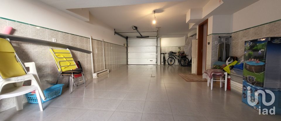 Moradia T5 em Charneca De Caparica E Sobreda de 162 m²