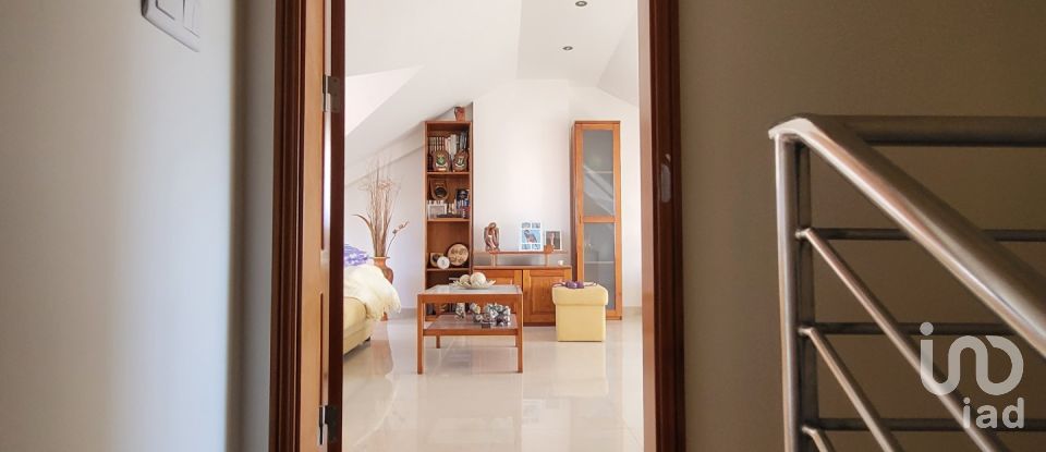 Moradia T5 em Charneca De Caparica E Sobreda de 162 m²