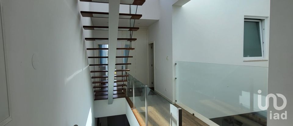 House T4 in Cascais e Estoril of 251 m²