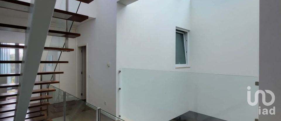 House T4 in Cascais e Estoril of 251 m²