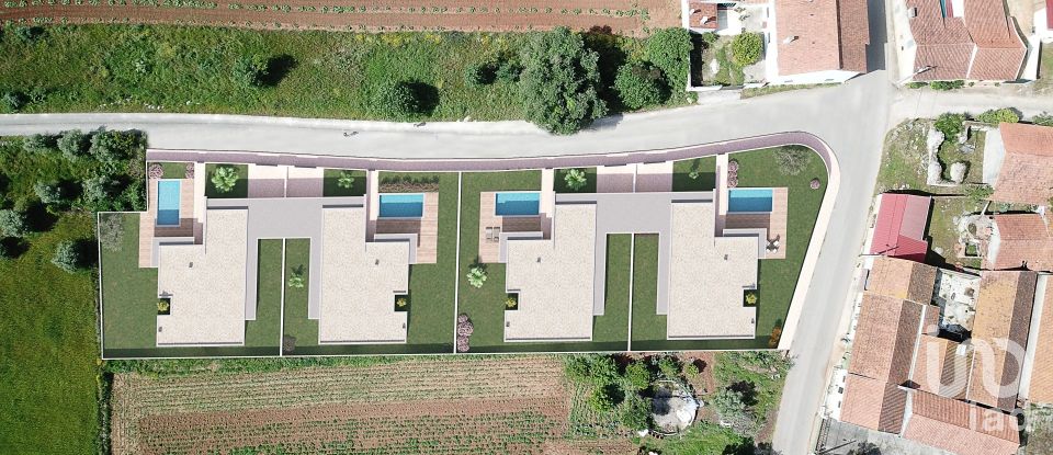 Casa de Cidade T4 em Aljubarrota de 197 m²