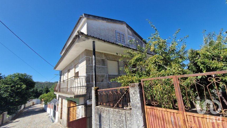 Casa / Villa T5 em Aguiar da Beira e Coruche de 144 m²