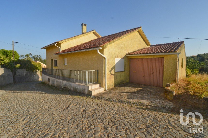 Maison de village T3 à Arega de 187 m²