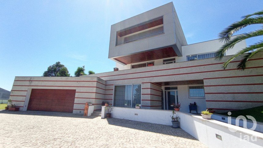 Casa T5 em Palmeira de Faro e Curvos de 477 m²