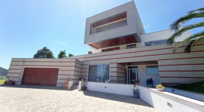 Casa T5 em Palmeira de Faro e Curvos de 477 m²