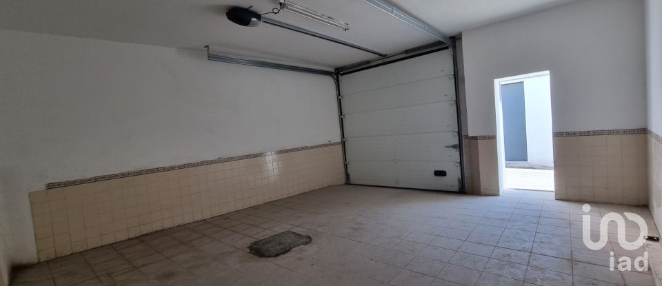 Parque de Estacionamento / Garagem / Box em Freiria de 36 m²