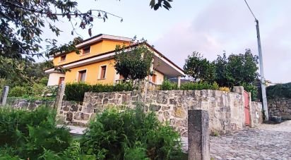 Maison traditionnelle T4 à Loivo de 441 m²
