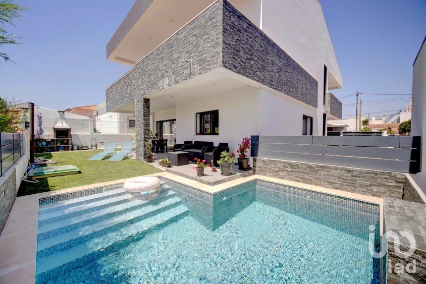 Maison T4 à Amora de 327 m²