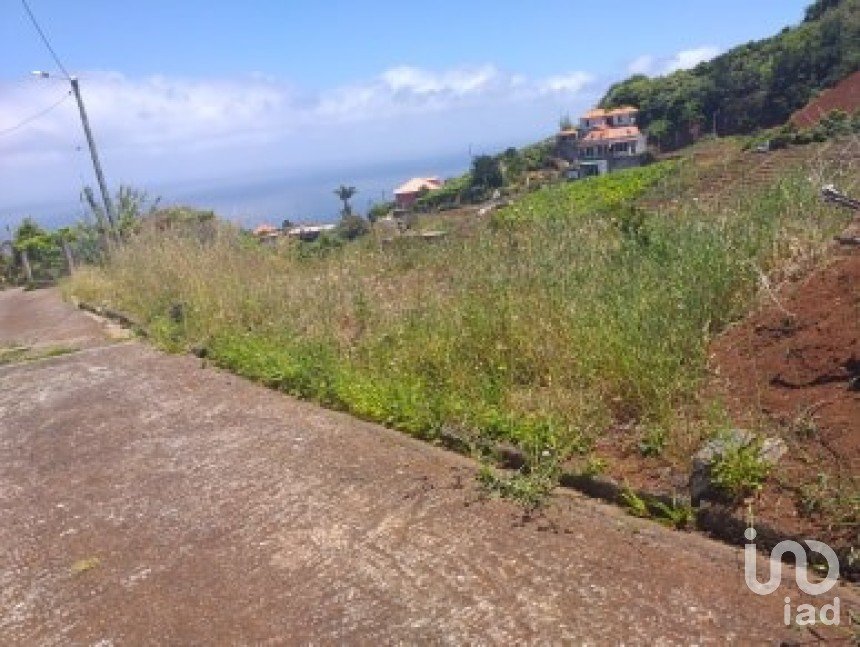 Terrain à bâtir à São Jorge de 1 640 m²