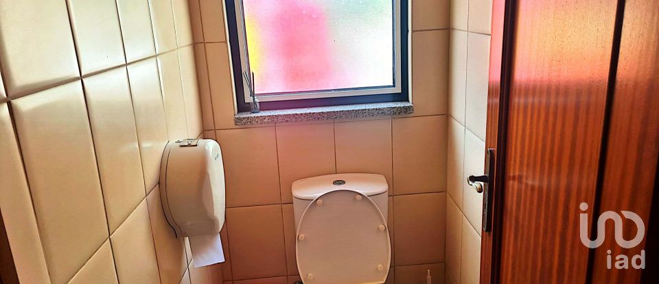 Boutique/Local commercial à Moimenta de Maceira Dão e Lobelhe do Mato de 215 m²