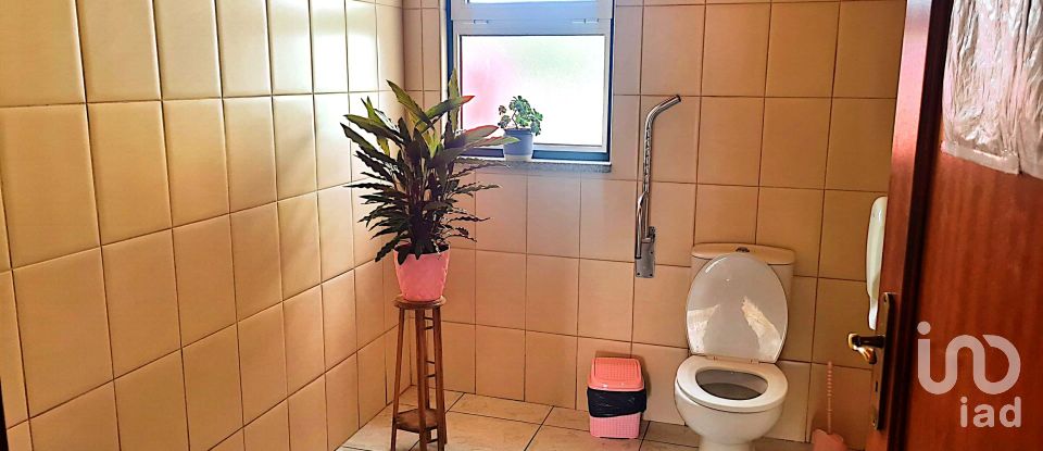 Boutique/Local commercial à Moimenta de Maceira Dão e Lobelhe do Mato de 215 m²