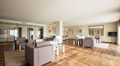 Apartment T3 in Sintra (Santa Maria e São Miguel, São Martinho e São Pedro de Penaferrim) of 239 m²
