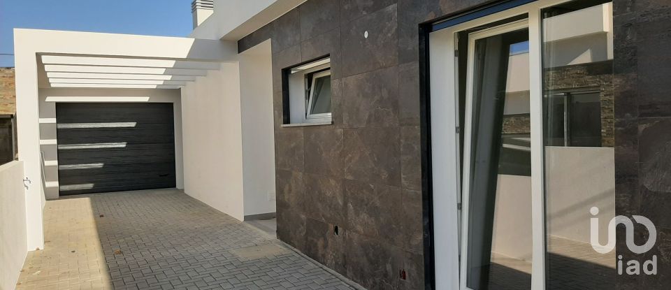 Lodge T3 in Fernão Ferro of 375 m²