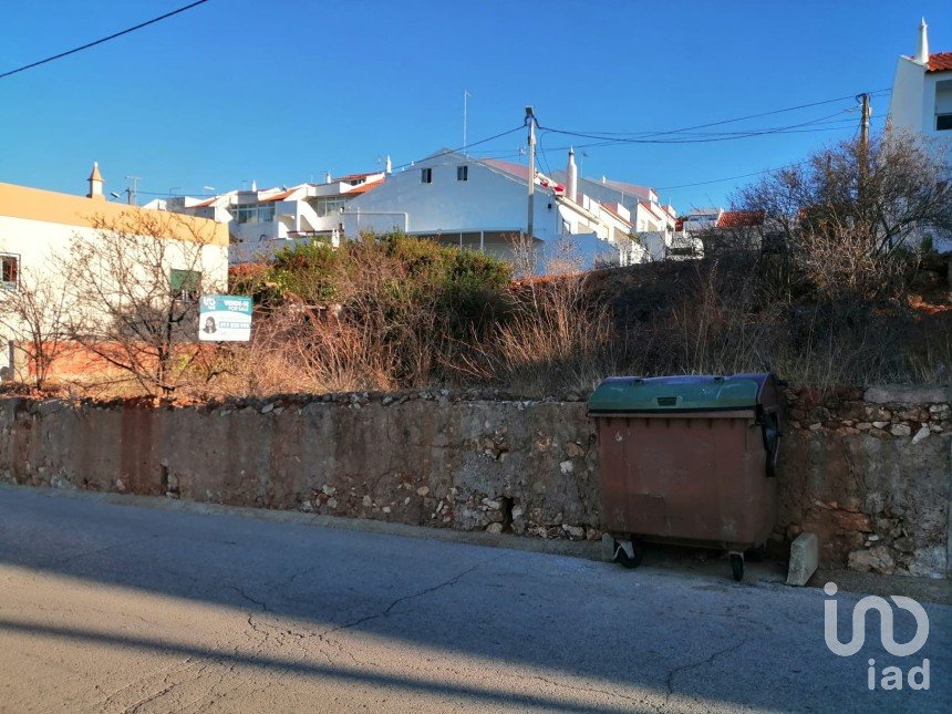 Building land in Mexilhoeira Grande of 609 m²